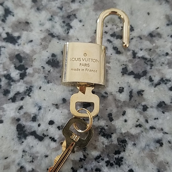 Louis Vuitton Lock & Key - Picture 2 of 4